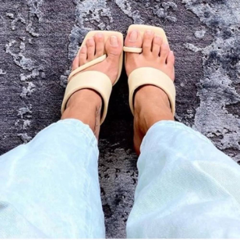 🆕 Padded Sandals - Picture 3 of 11